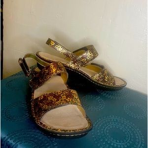 These are new in the box, size 41 which is a 10.5-11.